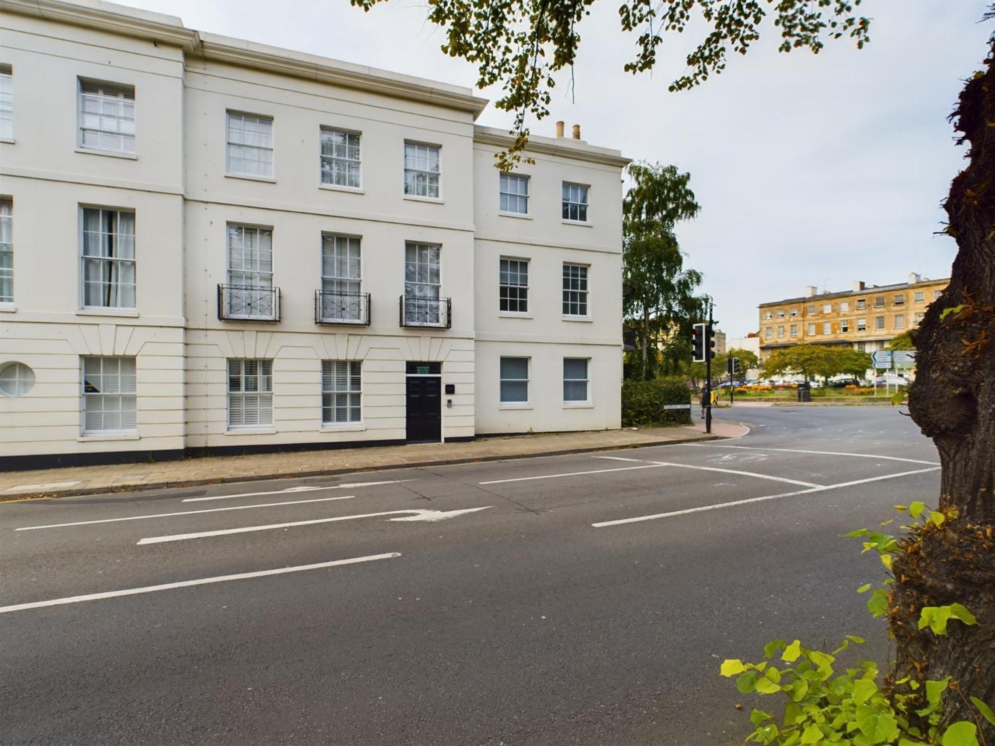 Belle Vue Regency King Size W Free Parking Leilighet Cheltenham Eksteriør bilde